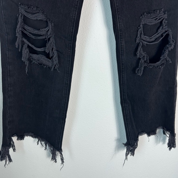 Free People We The Free Black Distressed Mid Rise Maggie Straight Jean Size 25 - Picture 6 of 7